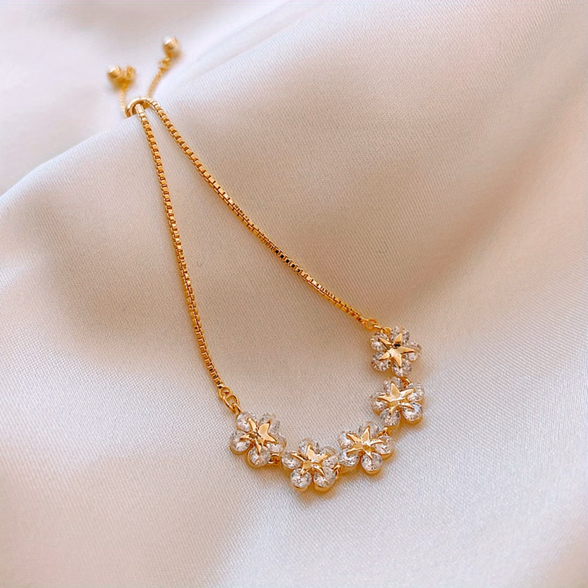  Bracelet
