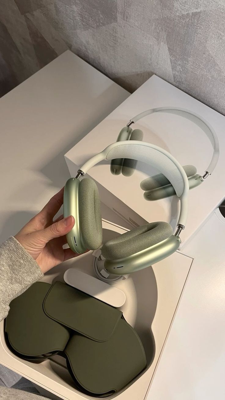 Head phones 